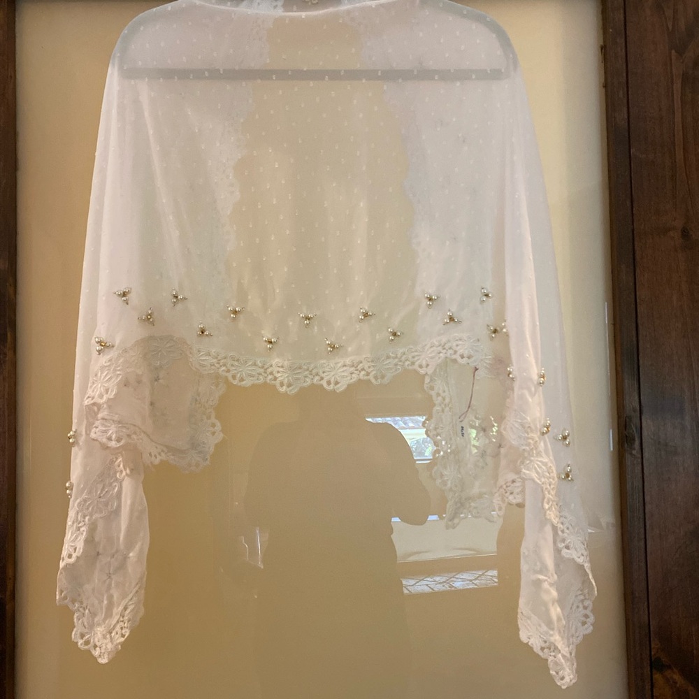 NWT unique beaded flowers handmade white color fancy bride scarf Chapel Veil - Picture 5 of 7